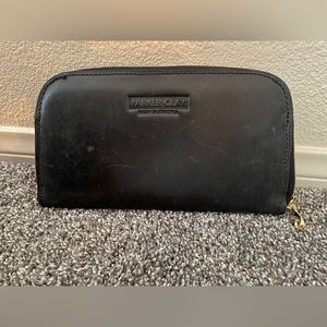 Parker Clay black Zahra leather wallet.